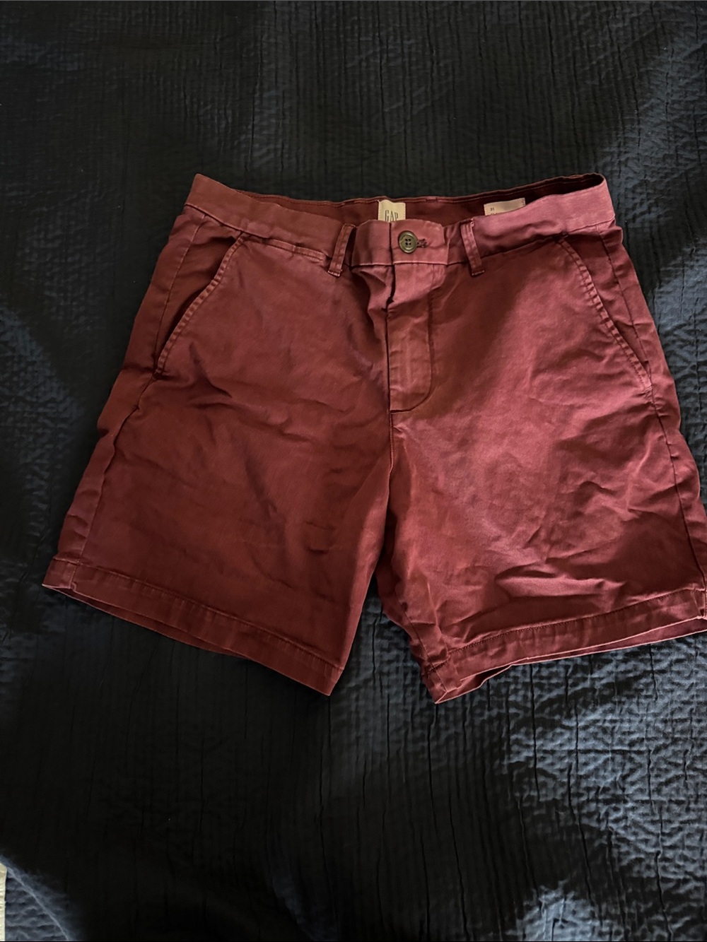 GAP Men's Maroon Flat-Front Chino Shorts 7” Inseam